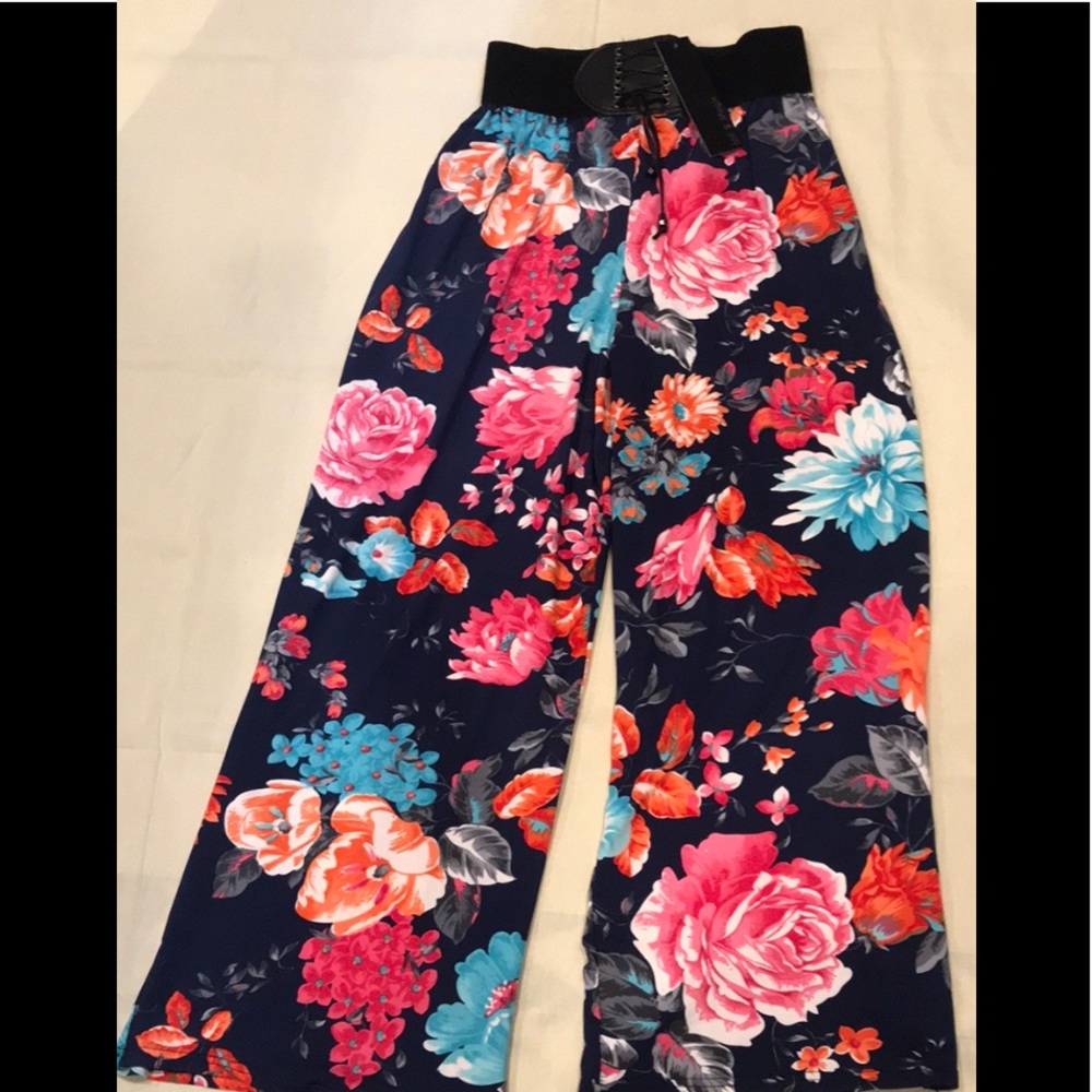 Brand new Me 2 magic women’s Floral Women’s pants